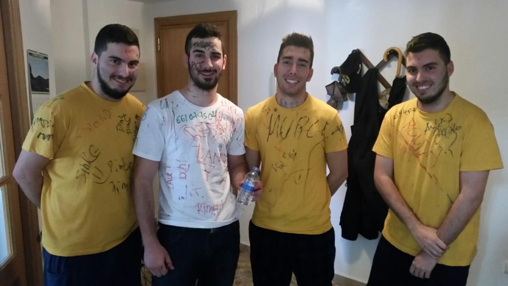 CarlosPD_96's tweet photo. Rebel con los manitos @Forte_93 @Escalante_Ronda @Antoniiox http://t.co/LwU9PZhgIG
