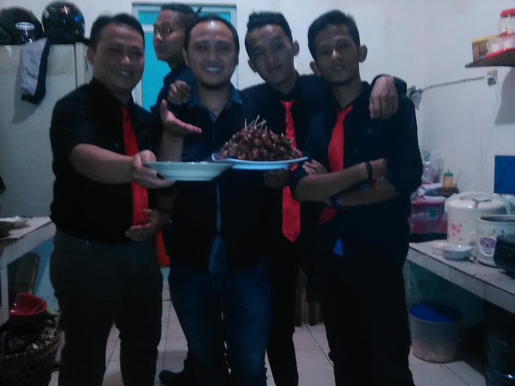 adheredhot_fktv tweet picture