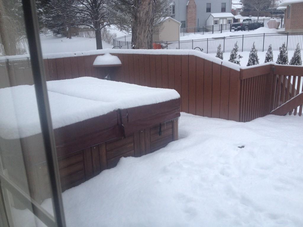khoffman6's tweet photo. Snow 😝 http://t.co/jJGAMzb7ZR