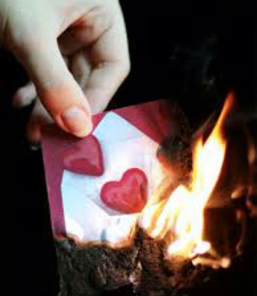 Jh35K's tweet photo. وان ضاقت الدنيآ
عليك
انسى الغياب 
وارجع تراني
احتريك
واني ولو طاااال
الزمان
ببقى
انا 🌸 http://t.co/VyNKrU5Gn2