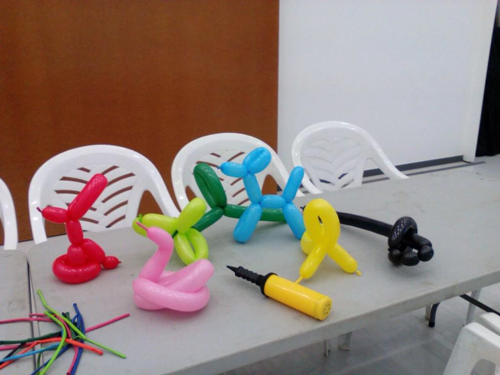 Divertaeduca's tweet photo. Avui a #santfostdecampsentelles hem apres a fer globoflèxia! @RamonSoldevila @eva_prat @JessicaCriado @SergiAtmetlla http://t.co/WViRIOF1Tr