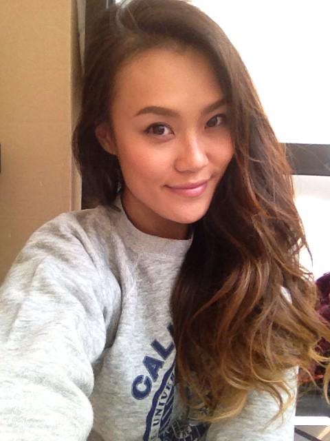 JenniHypno_'s tweet photo. How I am most the time ... #notglam #aintfancy #staycomfy http://t.co/FsDbcC2ARk