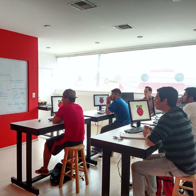 Insta_RaspPi's tweet image. ift.tt/1EFwbaR - #microrobotics #cursosarduino #arduino &amp;amp; #raspberrypi

Comenzan… ift.tt/1CZmp0G