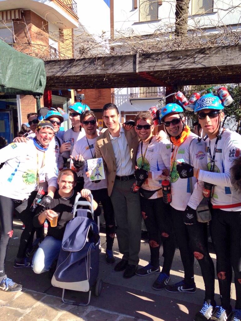 elagupc's tweet photo. Gran Domingo de Piñata en Villafranca como siempre. Carnaval una de las fiestas más importantes de nuestro pueblo. http://t.co/4D4NyQxriN