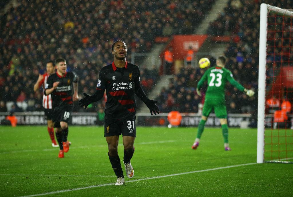 FOTO #LFCIndonesia: selebrasi <a href="/sterling31/">Sterling</a> golnya yang membuat #LFC unggul 2-0 atas Southampton indonesia.liverpoolfc.com/news/latest-ne…