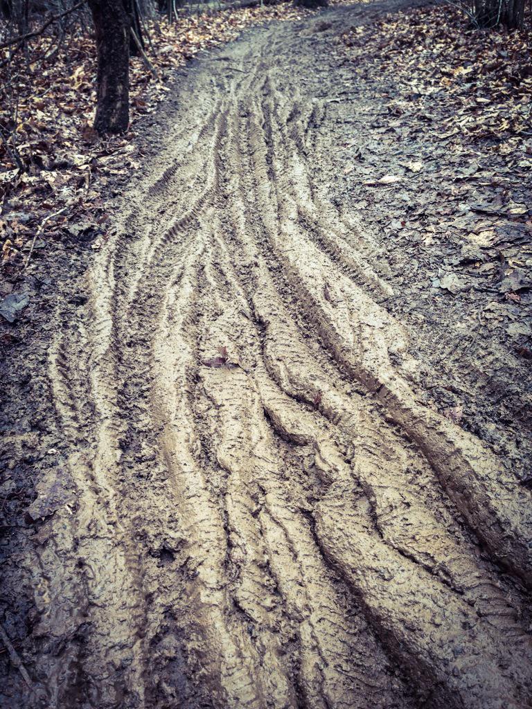 chris_wieczorek's tweet photo. Yea! @CltMtnSeries #mudmess today! Nice job @losiphil @JFMeek and @KFYork! #TeamNuun #TeamJJF http://t.co/2E2eY5Cp1Y