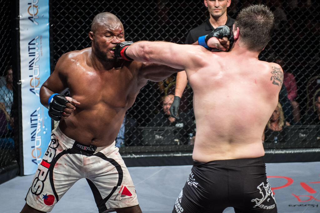 MmashopSa's tweet photo. @RickyMisholas nice shorts bro @GripsAthletics #GripsAfrica #gripsfamily #mma #efc http://t.co/Avd36eSX6E