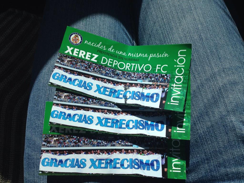 Cristiinaaa18's tweet photo. A comer con el gordi y a  ver el jere con mi @rafasoria12 y @Miriam_camaxo  😺😻 http://t.co/n7Ekuo7pH3