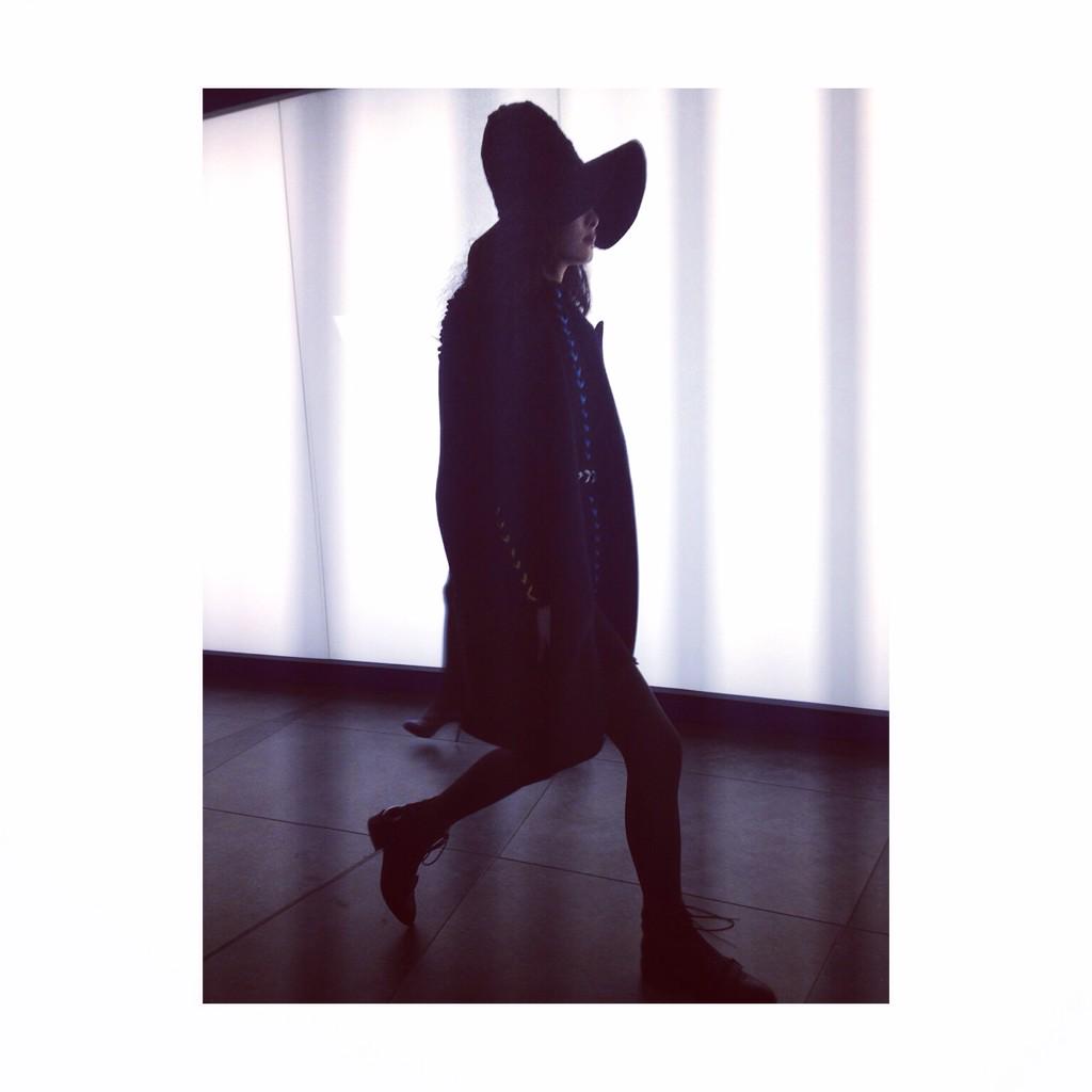 RomillyMason's tweet photo. Flowing hair, tall hats and colourful plaid @PreenbyTandB #morningwakeup #day3 #LFW #ontheavenue @Avenue32 http://t.co/AF2bmX0K3F