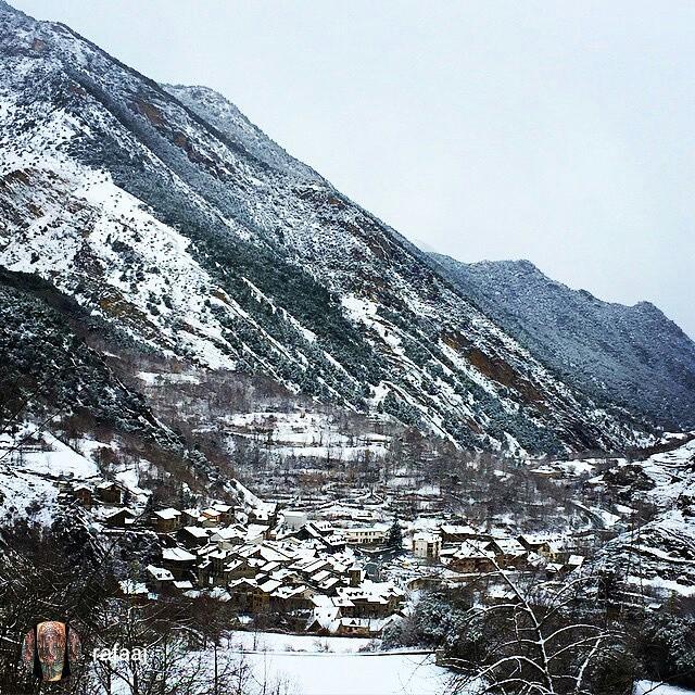 cat_testimo's tweet photo. La #neu cobreix de nou el #pnaltpirineu deixant un #paisatge de somni, com aquesta bella imatge de rafaaj de #Llavo… http://t.co/7d76EotZFz