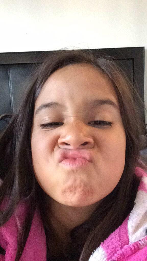 AlexaNarvaezx's tweet photo. hello 😃😂💕💕 http://t.co/XmrEq7gRya