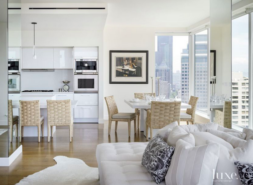 luxemagazine's tweet photo. Tour a glamorous and airy Seattle high-rise with a sophisticated simplicity >> http://t.co/u4FJt03B4E http://t.co/NmLGNc4dA5