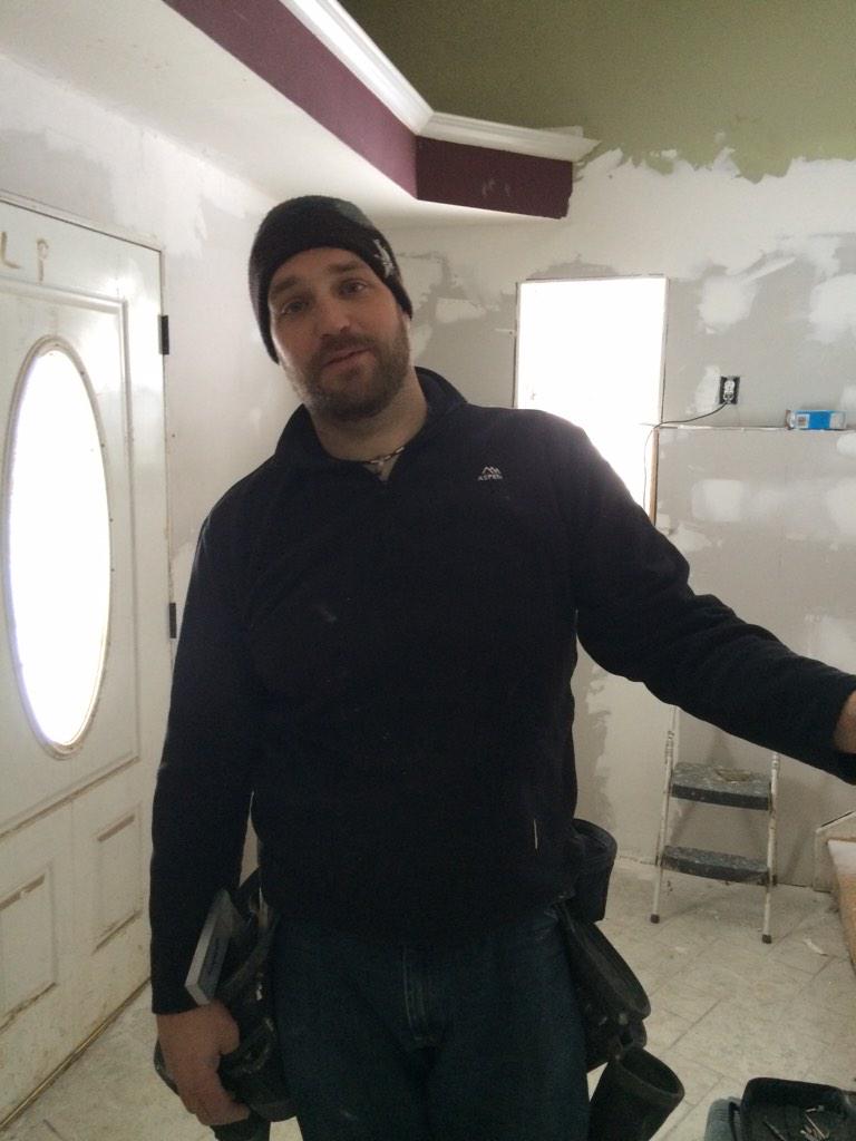 spanthevoid's tweet photo. #STVFans look who I got to work on a Sunday at my house. #ThisIsMatt #BradLovesMe #YesHeDoes #NicestGuyInTheWorld http://t.co/jkUB7xZiIz