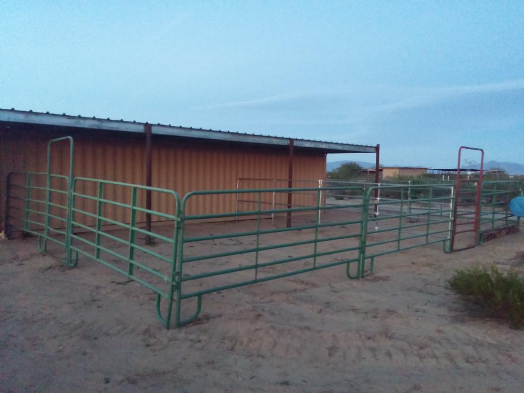 centerlinewraps's tweet photo. Putting the house up for sale.  #horse #stables #forsale #tucson #Arizona #tarmls #realtor http://t.co/0isT98Wrb2