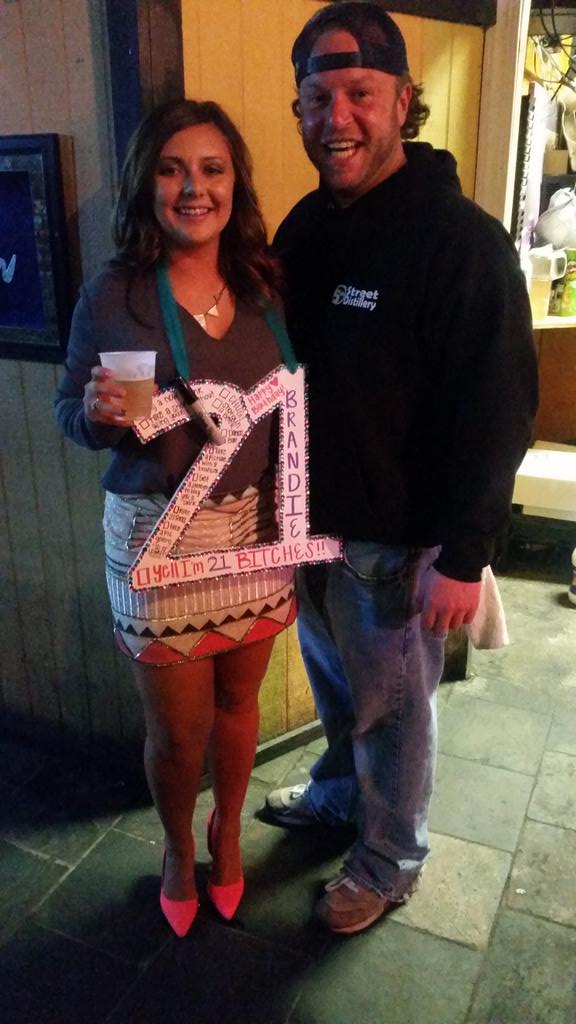 Sutton_BM's tweet photo. Apparently my favorite bartender http://t.co/VE9Xb2PFXT