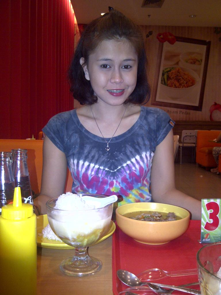 faraquind's tweet photo. Makan di es teller 77 perut kenyang + dpt diskon 58% dgn flazz BCA @KartuKreditBCA #UntungPakaiBCA cc:@vickyaphakhe http://t.co/cuWX7xxyXT