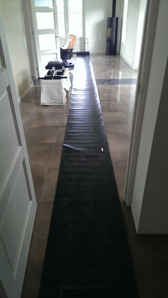 Packingsb's tweet photo. #tetrakarton ook praktisch als vloerbescherming tijdens uw #verhuizing @Packingsb http://t.co/YLKDC2wQZx