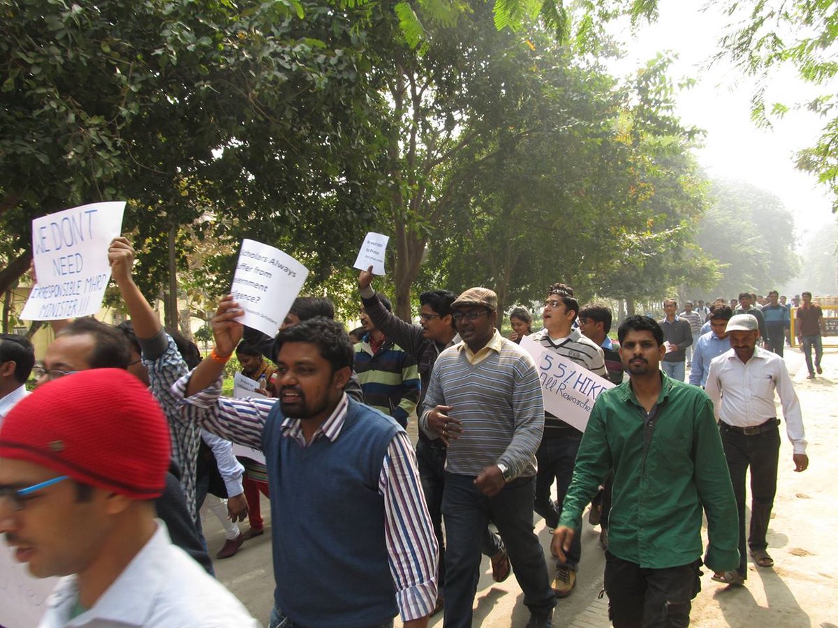 biomedikals's tweet photo. Protest at IITBhu
#RespectResearcher #StipendScam http://t.co/B9kiThF1cH