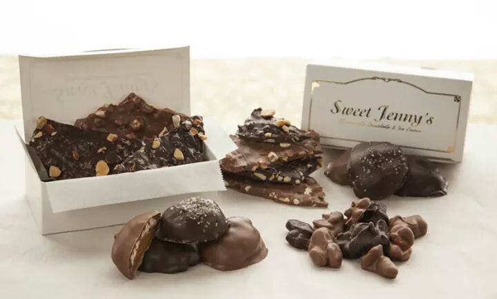 _SweetJennys's tweet photo. Re-tweet for a chance to win some nut clusters, nut bark or turtles. http://t.co/uBKUM1sh3x