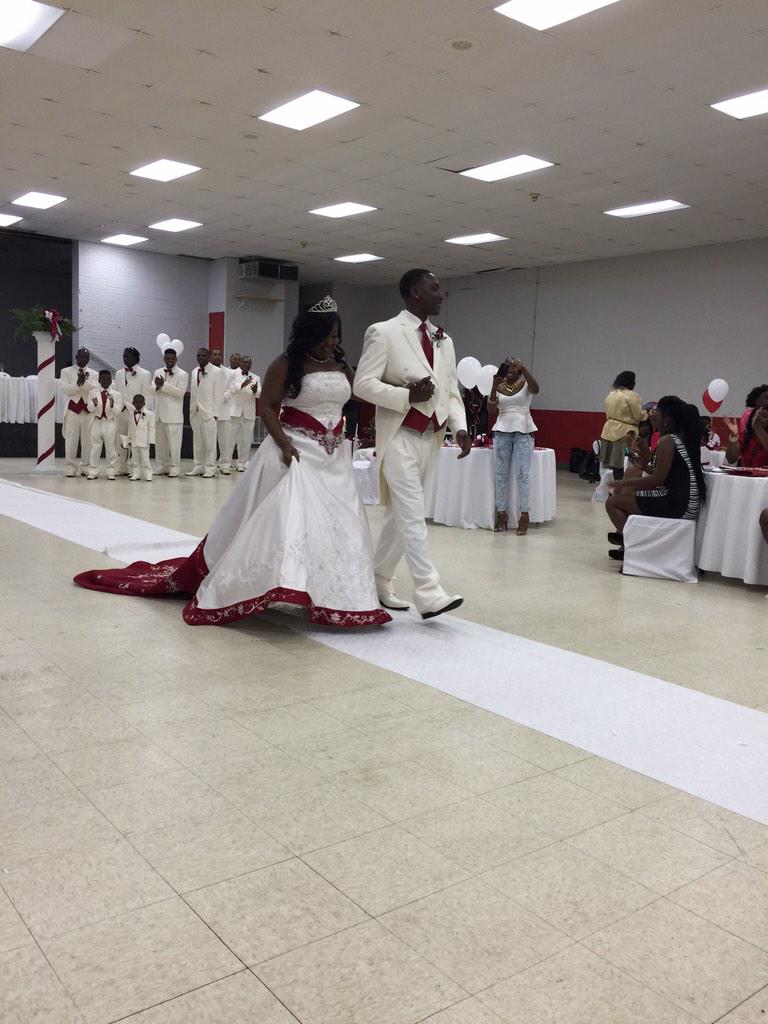 krieshashepher's tweet photo. Mor wedding pics http://t.co/xyp3s2dL8U