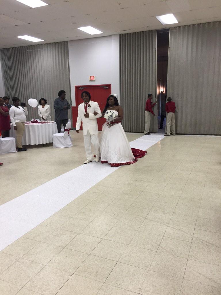 krieshashepher's tweet photo. Mor wedding pics http://t.co/xyp3s2dL8U