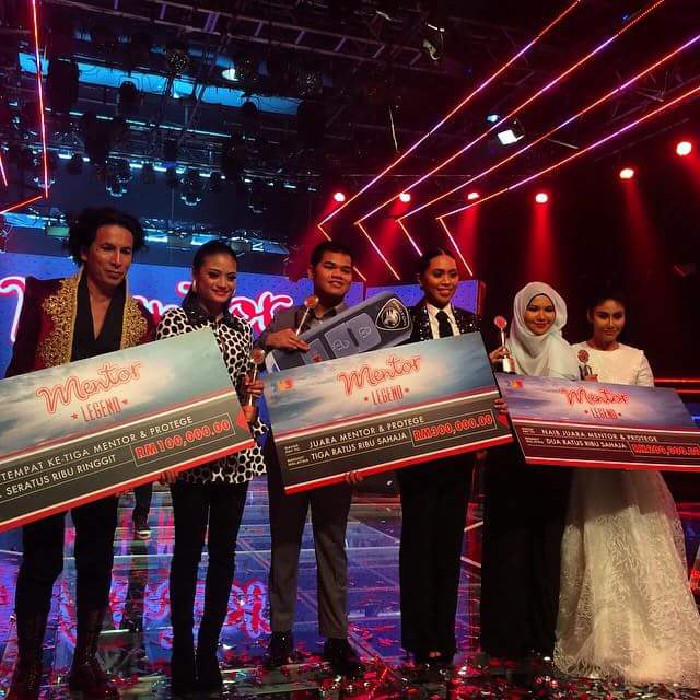 Shep_Julcie's tweet photo. Tahniah #Azmil for bein the winner of #MentorLegend !!! So many many many people proud of u . Believe me! http://t.co/DhHQd9BOus