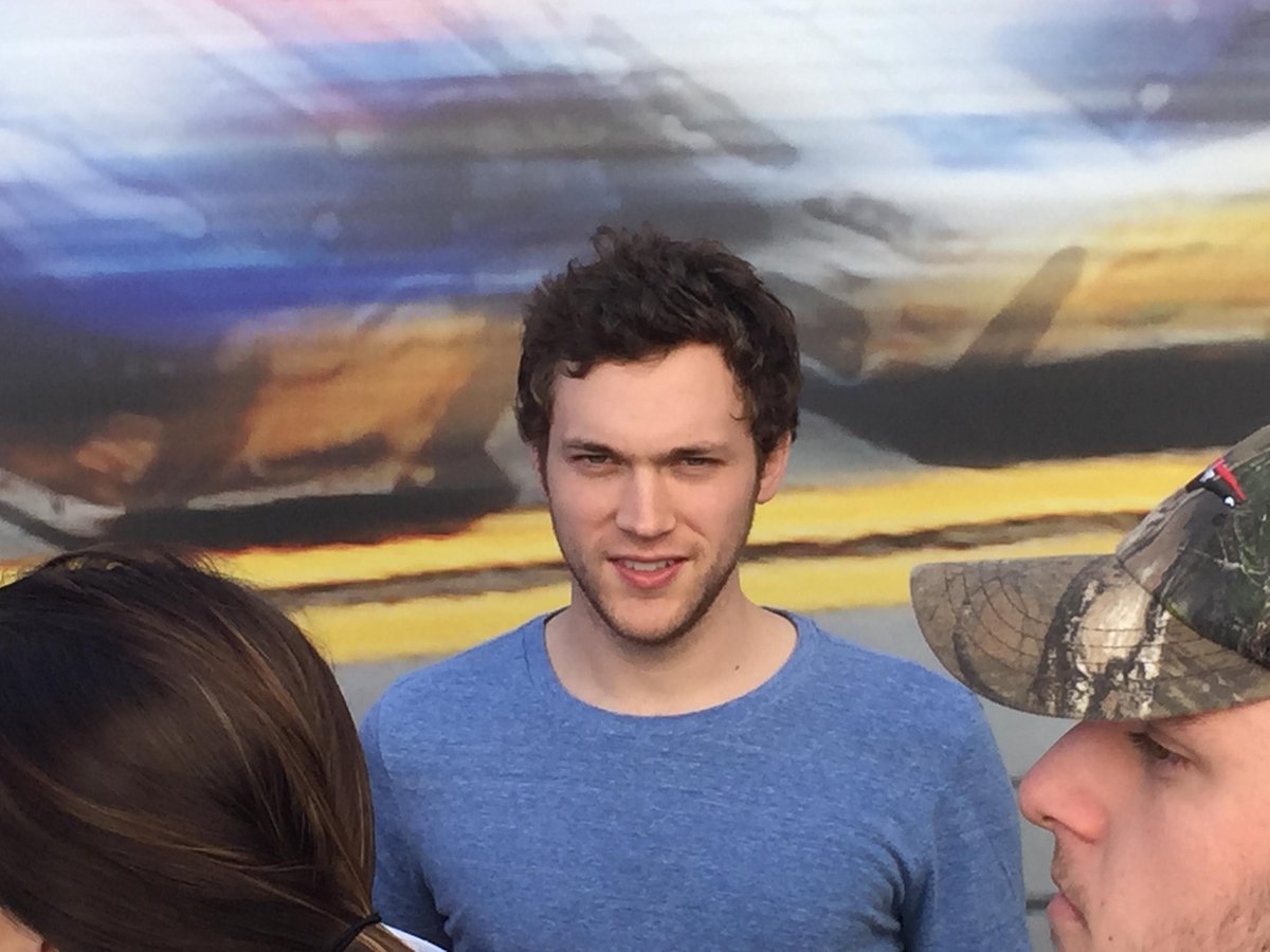 Way2goPP's tweet photo. What an awesome shot!
"@jeff_gluck  Phillip @phillips at #DAYTONA500. http://t.co/TfpSMYFyYh"