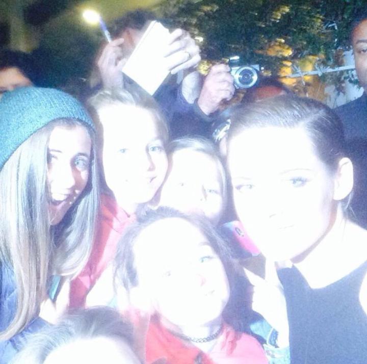 edytheswans's tweet image. kristen expert nas selfies cortou uma menina e saiu tudo branco skkdkdld