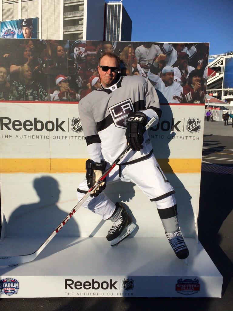 SudsyGoblin's tweet photo. @ReebokHockey @Skewlgal @LAKings #RallyOutside http://t.co/Z71oMgoved
