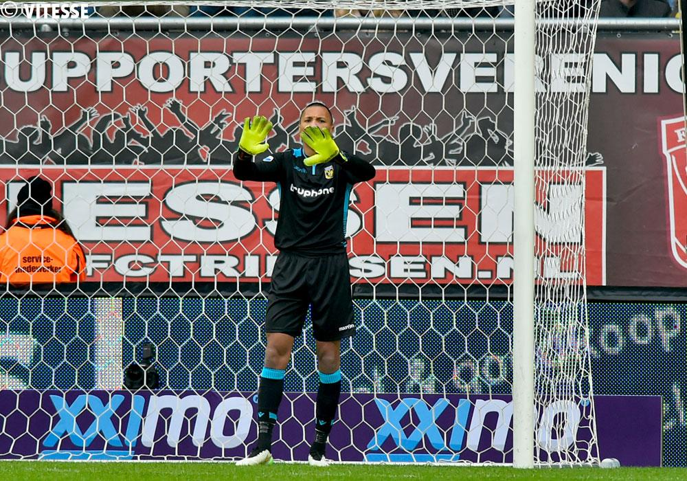 EloyRoom's tweet photo. Met 3 belangrijke punten terug naar Arnhem, heerlijke overwinning! #geelzwart #forzavitesse @MijnVitesse http://t.co/Sx97rPNLoT