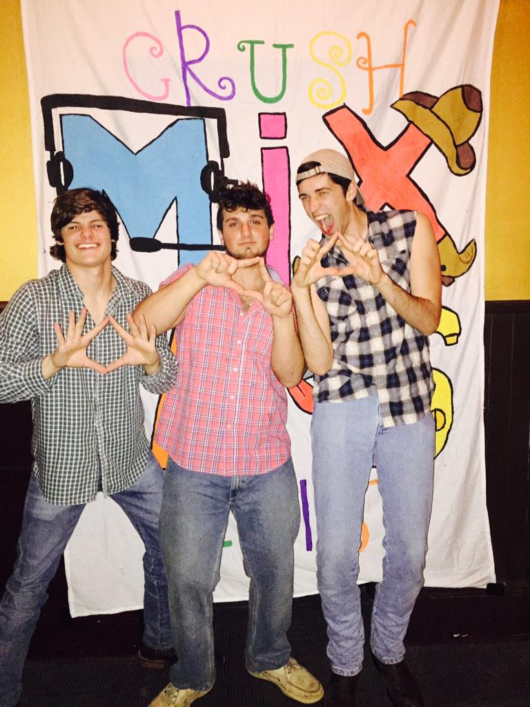 sarah_prados's tweet photo. crushed our first crush๐๐ด #countryfreshmen #tridelt #newpledges http://t.co/df2ts2q7Fq
