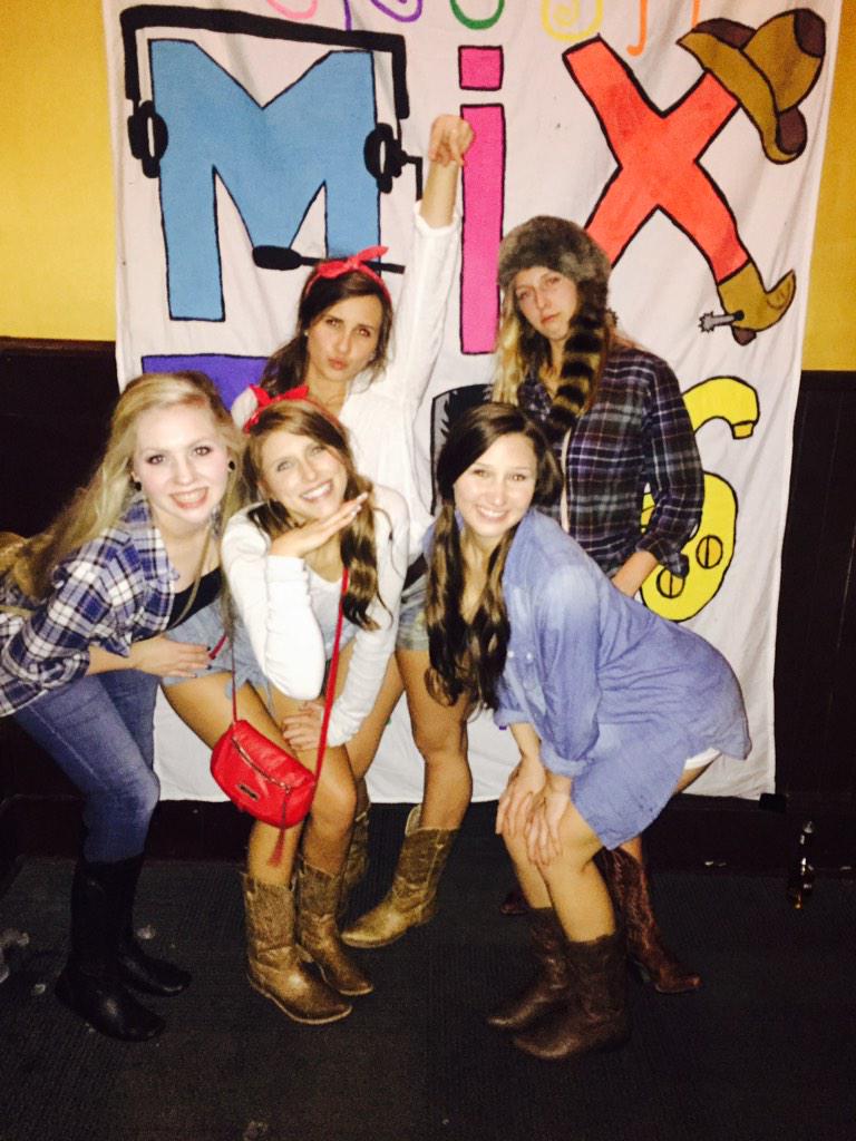 sarah_prados's tweet photo. crushed our first crush๐๐ด #countryfreshmen #tridelt #newpledges http://t.co/df2ts2q7Fq