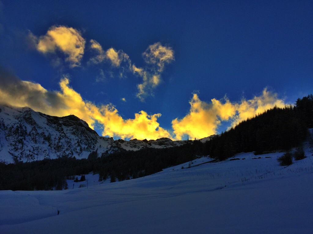 enzomazza's tweet photo. Gorgeous after #skiing late afternoon #amazingwinter #relax #alps http://t.co/WxW5NJyWyv