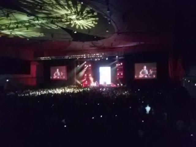 gittisun's tweet image. RT @RoddersWorld: Bonfire @JamesBlunt @mauritius coool !!!!  #bluntontour #MoonLanding