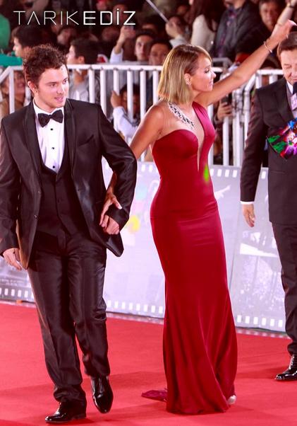 Tarik_Ediz's tweet photo. Çok Güzel @evagomezs! we salute you from Istanbul! Sincerely #TarikEdiz #Gala2015 #MalditaModa #Viña2015 http://t.co/uuicUqSKTR