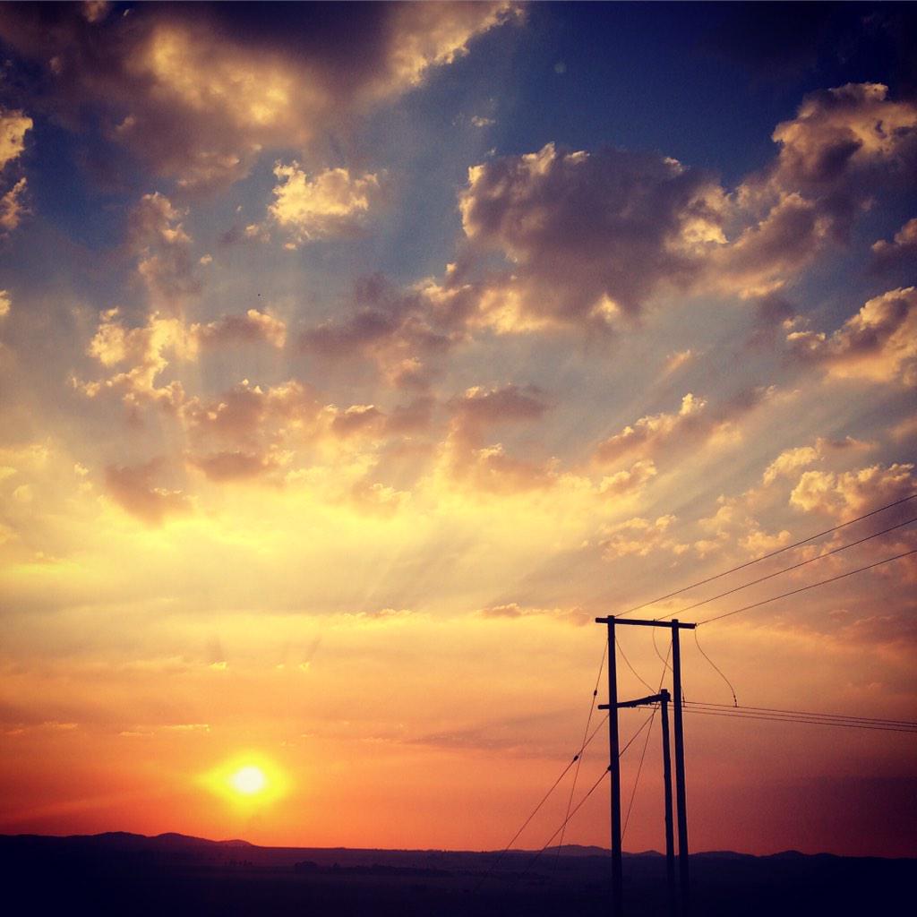 myhappykid's tweet photo. Road trip made sweeter with awesome @richroll podcast feat. @cottydale &amp; a beautiful South African sunset. http://t.co/wFDdg05Dl8
