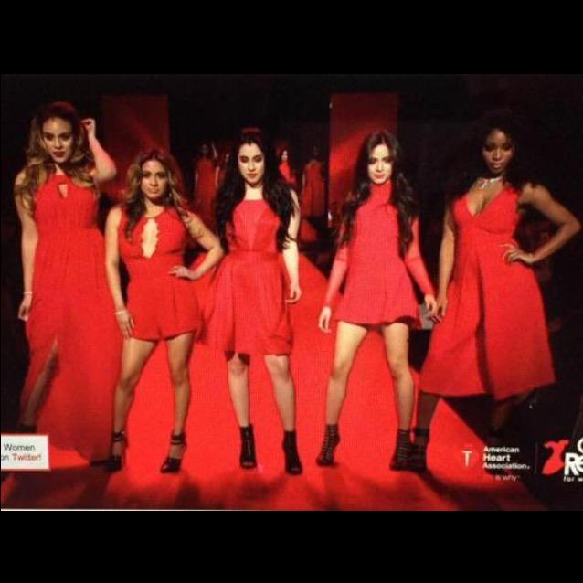 multirao5H_KCA's tweet photo. DESAFIO CEM RTs #VoteFifthHarmony #KCA http://t.co/26PaG25NJW