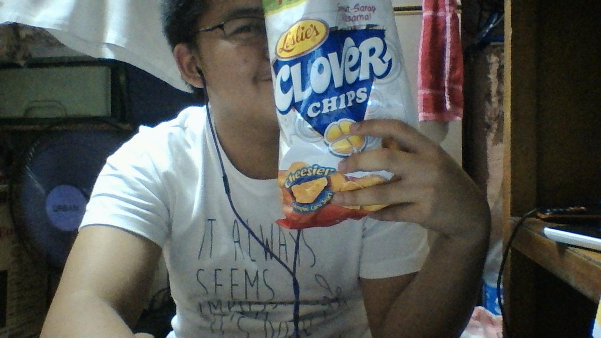 paparomms's tweet image. Hugot and Clover. #StudyNight