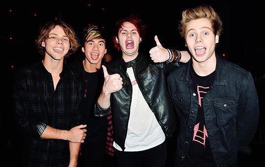 worldemblem3's tweet image. Eu vou postar 100 fotos, se cada uma tiver 10 RTs, vão ser mais mil votos!             #KCA #vote5sos 5/100