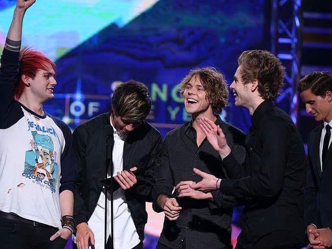 worldemblem3's tweet image. Eu vou postar 100 fotos, se cada uma tiver 10 RTs, vão ser mais mil votos!             #KCA #vote5sos 6/100