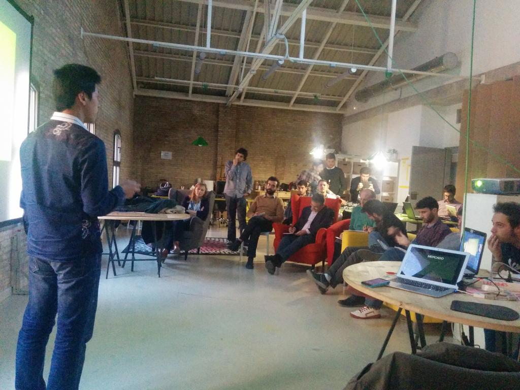 VioletaGarin's tweet photo. #7why, el analytics de las emociones para mejorar la monetización de videojuegos #freetoplay. #WinterHackVLC http://t.co/8OeBfefbfE