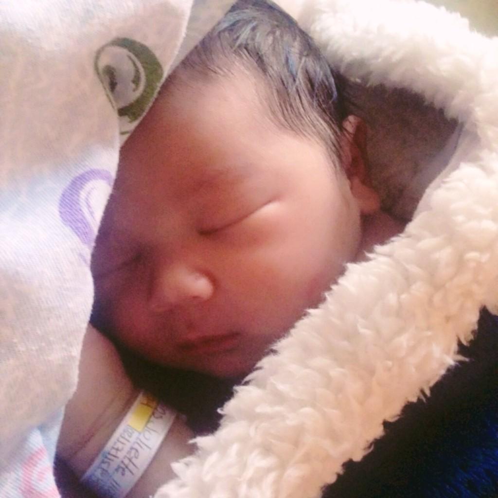 julesnichols_'s tweet photo. Welcome to the world my son. ✨💙 #mamaagain #zachattach #vegas #baby http://t.co/ZLjvRkPKoi
