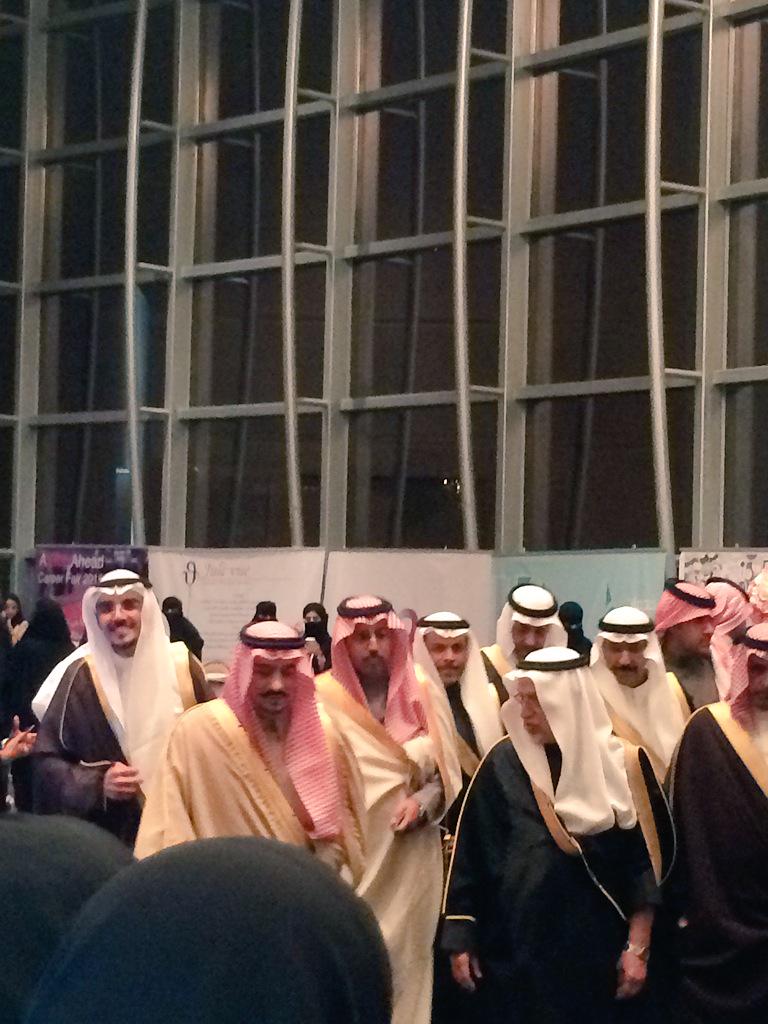 Nnadawe's tweet photo. امير الرياض ❤️😊
فرصه سعيده وجميله ❤️🌹
أمتناني لتواضعك 

@YBFKSA #منتدى_شباب_الأعمال http://t.co/G3wSawQ2es