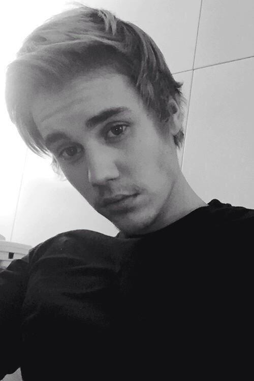 biebersready's tweet photo. wszyscy gadają jaką to złotą sperme musi mieć Beckham ale porozmawiajmy o spermie taty Justina http://t.co/ACxVW7kZhd