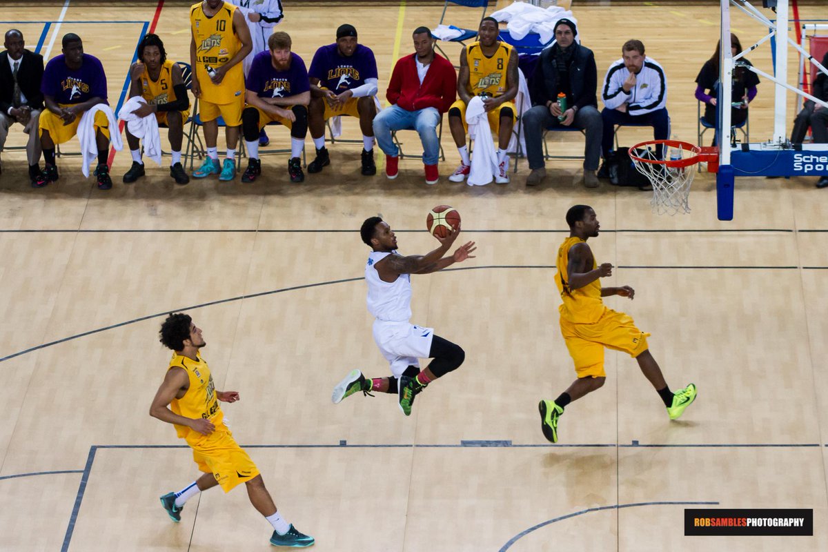 robsamblesphoto's tweet image. Tried a remote camera set up high tonight. Blog post coming soon on trying different remote cameras! #creativeangles