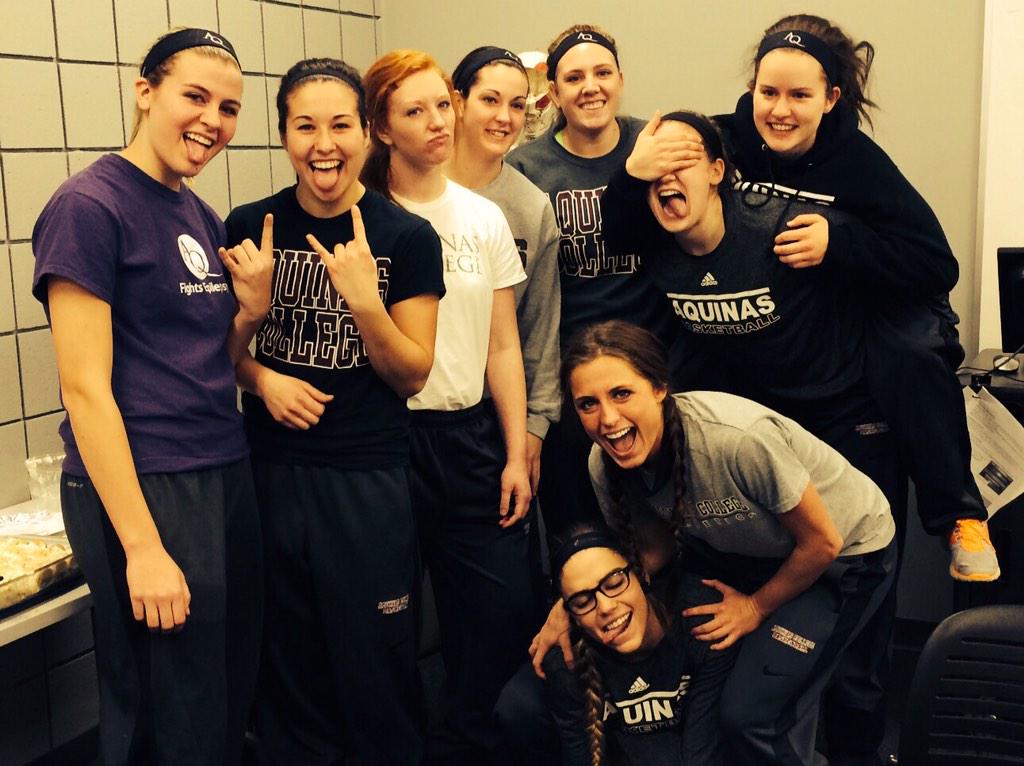katie_hurth's tweet photo. @GETROWDYAQ isn't the women's basketball team the best squad? http://t.co/hLSC4pHk9V
