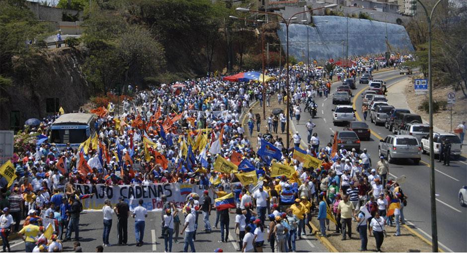 globovision's tweet photo. Falcón: Llamo al país a no caer en radicalismos  http://t.co/r9fVoomNhf http://t.co/STbkrz1jwI