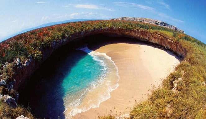 Остров янкича курилы. Остров уполу. Национальный парк брюс пенинсула. Уполу самоа. Бухта навагио греция.