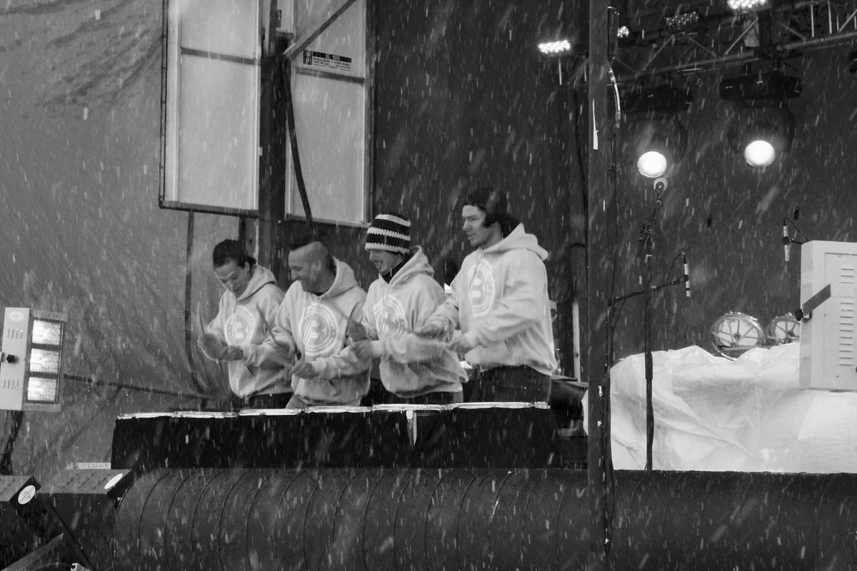 BastaDrums's tweet photo. Qui n'aime pas jouer dans la neige? Nous on adore! Merci à tous pour votre énergie! #bastadrums #centropolis http://t.co/rzLz98scLx