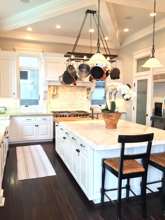 anniechomes's tweet photo. Could you cook Thanksgiving dinner in this Playa Del Rey kitchen? ;) http://t.co/MvfR2WwLyL